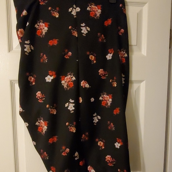 GB FLORAL AND BLACK SKIRT AND RUFFLE - Picture 3 of 4